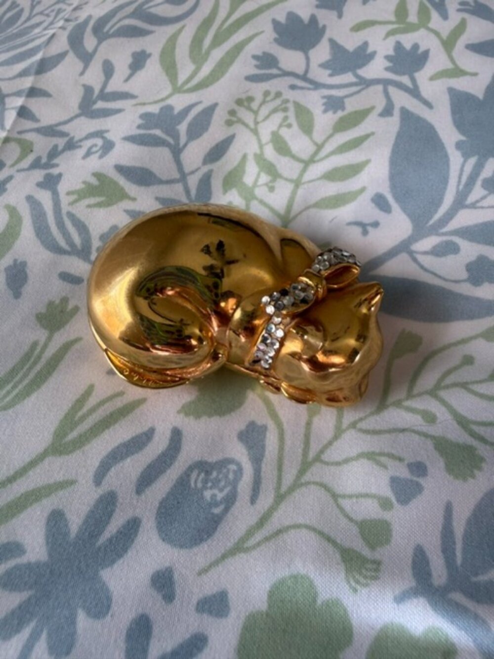 JUDITH LEIBER SLEEPING GOLD CAT BOW SWAROVSKI CRYSTAL PILLBOX RING BOX TRINKET